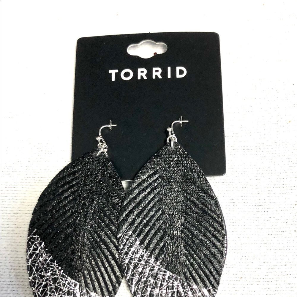 Torrid black and silver leaf earrings - Picture 3 of 5